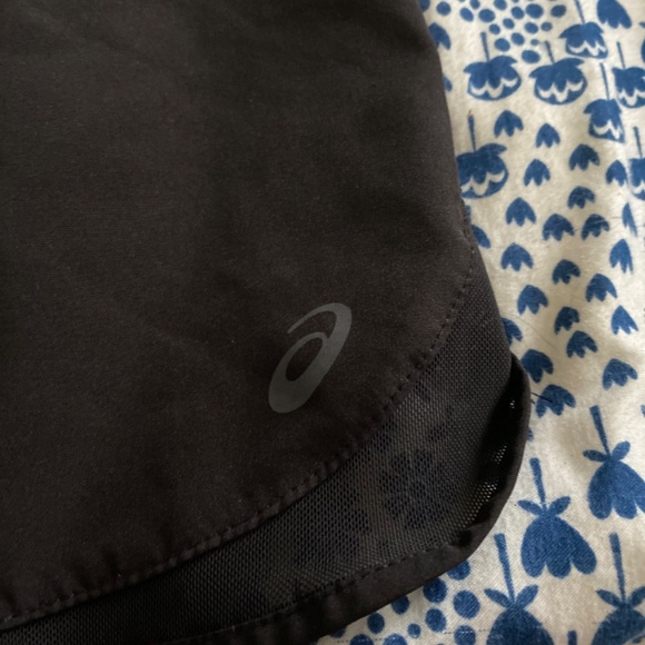 Asics Black Shorts - Picture 2 of 3